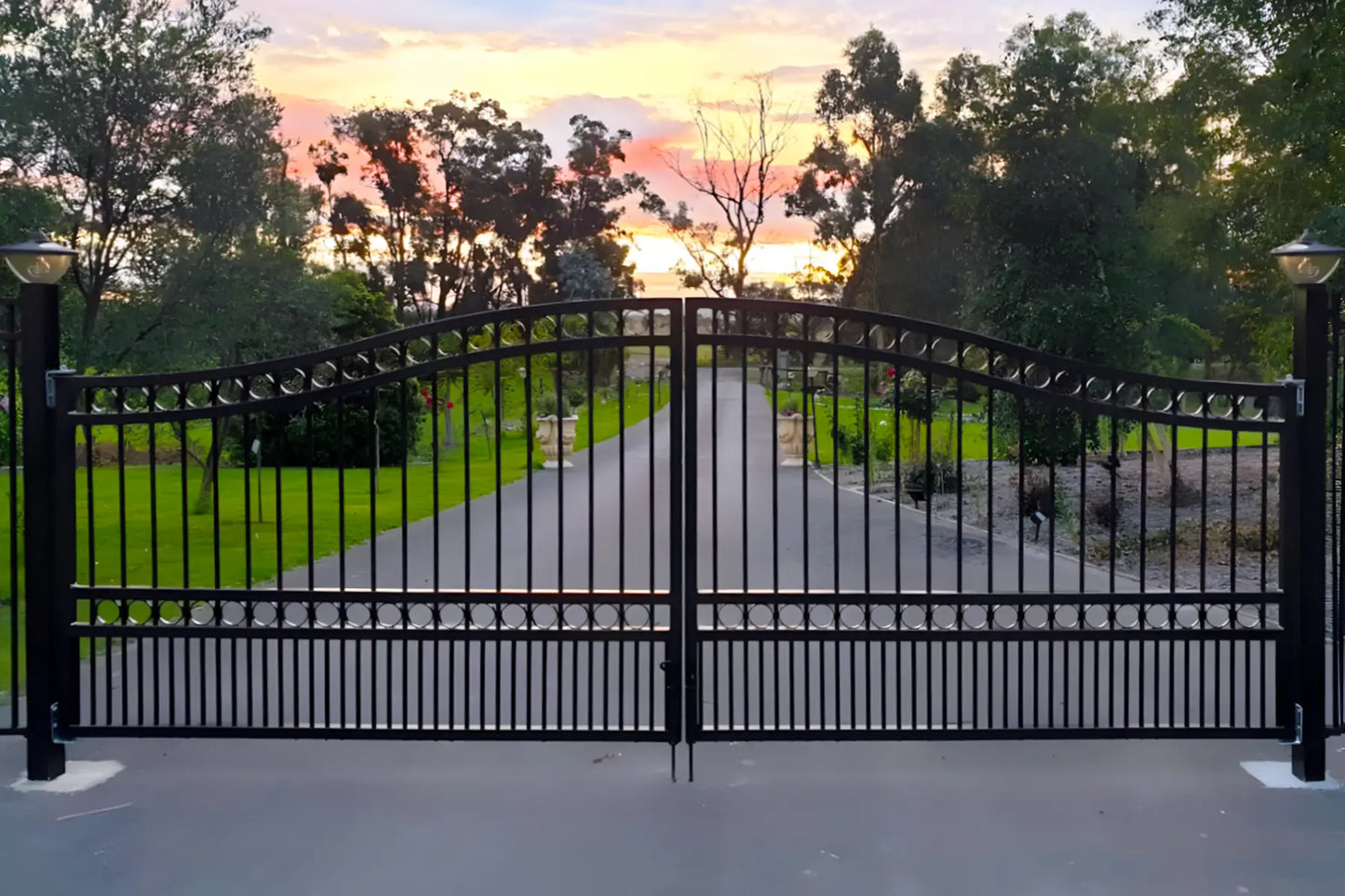 Ornamental Iron Wing Gate (1.75m * 1.5m * 2 leaves) + stands