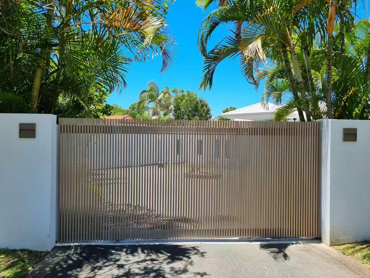 Wood-Like Aluminum Wing Gate (1.75m * 1.5m * 2 leaves) + stands